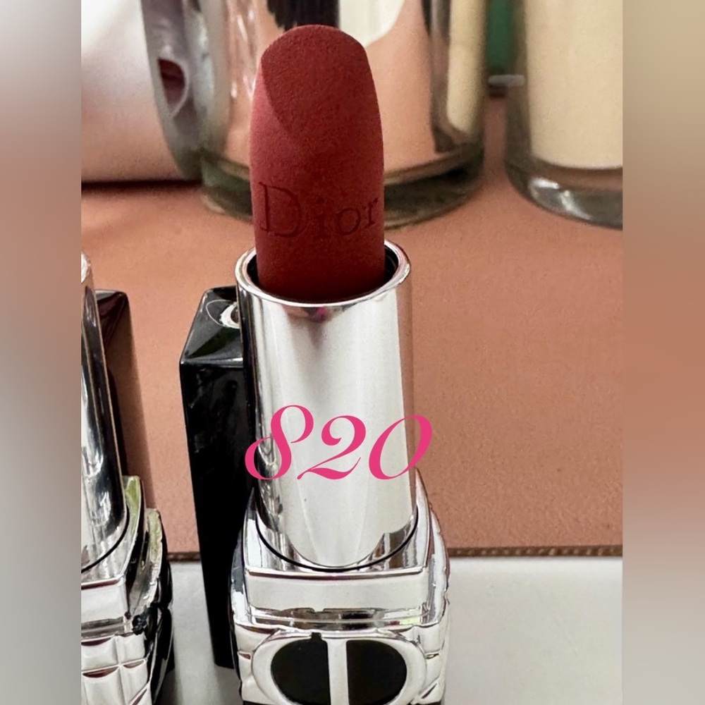 Last 2‼️ Rouge Dior Lipsticks
Beige Taffeta Metallic 225 - Picture 2 of 6